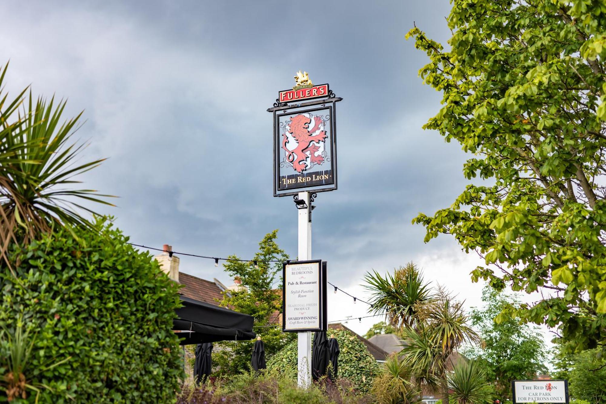 The Red Lion Hotel Hillingdon Exterior foto