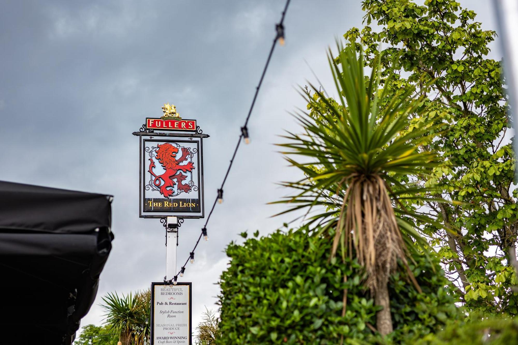 The Red Lion Hotel Hillingdon Exterior foto